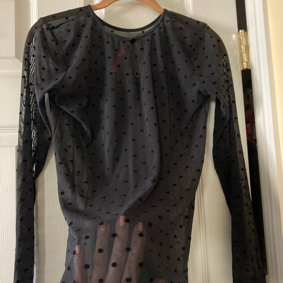 Seven till midnight M/L sheer top w/polka dots &key hole back with button - Picture 4 of 9